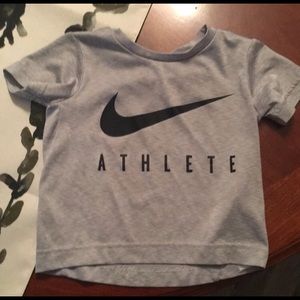 5 toddler boy 2t Nike shirts and 1 Nike jacket 2t